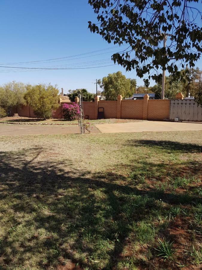 Meekatharra Outback Beach House 外观 照片